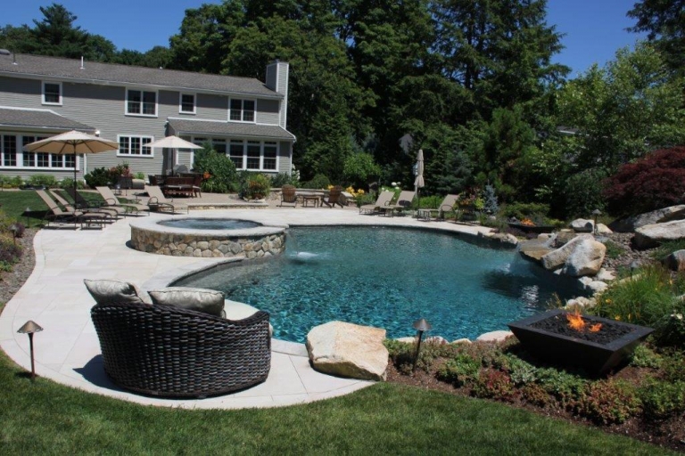 Benefits of Hiring a Good Pool Service –